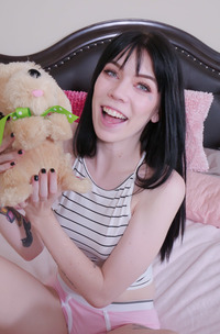 Leda Bear Sucking And Received Big Cum In Mouth