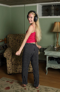 Emma Starletto Masturbates Her Pink Pussy