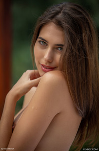 Georgeous Model Katrine Pirs Shows Her Pleasures