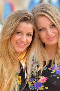 Two Hotties Flash In Public