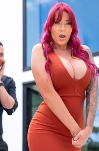 Zoe Grey Teases And Pleases With Her Bubble Butt And Big Tits In A Taxi