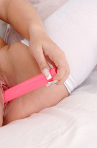 Crystal Diamond Grab A Vibrator And Fill Her Trimmed Snatch With The Toy