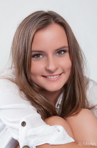 Romina Hot Girl Spreads Her Legs Wide