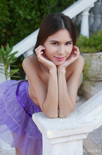 Leona Mia Shows Her Skinny Nude Body