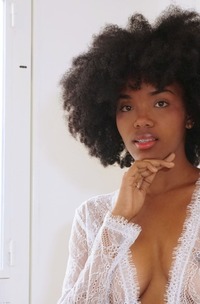 Keysi Showcases Sheer Elegance In A Bathtub Striptease With Props And Solo Play