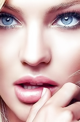 Models Seducing With Gorgeous Eyes