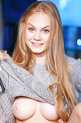 Nancy A With Shaved Twat Erotic Modeling