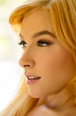 Gorgeous Redhead Babe Penelope Lynn