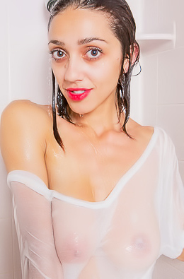 Take A Shower With Belle Wood