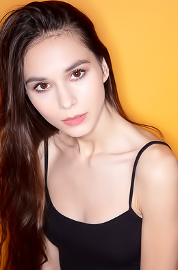 Slim Babe Leona Mia - Yellow Star
