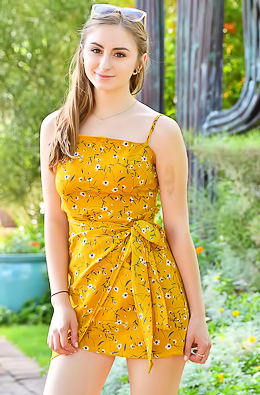 Hot Teen Penelope - Sunny Yellow