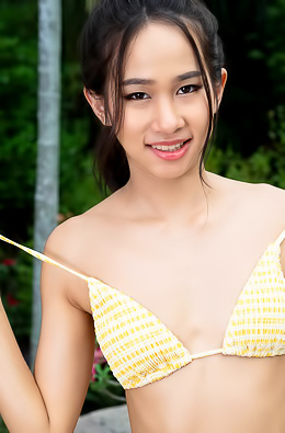 Mayuko Thighs Spread Wide To Frame Her Plump Pussy Enticingly