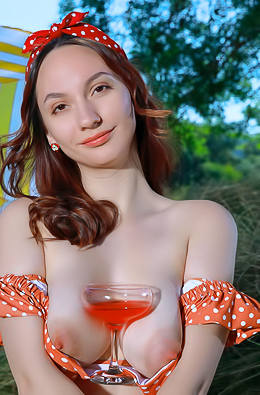 Natural Busty Beauty Lea Kitten