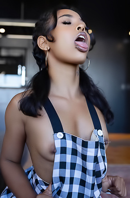 'Maid Of Dreams' with Onlybabyrxd via Suicide Girls