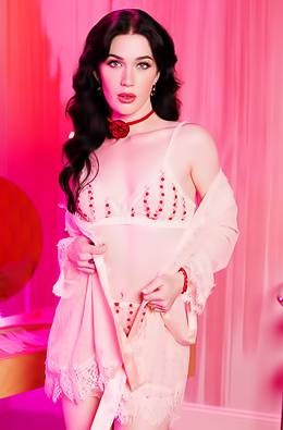 Evelyn Claire Sexy Naked Chick In Hot Lingerie