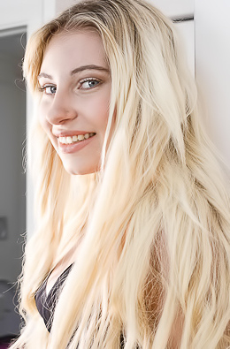 Lilly Bella Pure Nude Blonde Woman Getting Naked