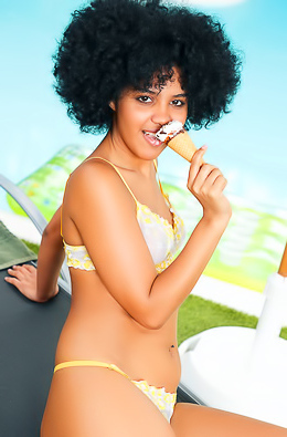 Curly Latino Star Selva Lapiedra