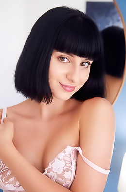 Sarah Heizel Spreads Her Long Legs And Starts To Stroke Her Shaved Pussy