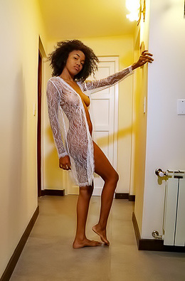 Keysi takes a shower