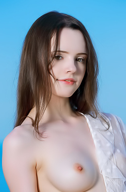 Dakota Doll Vivacious Cutie Is Utterly Naked In The Sunshine