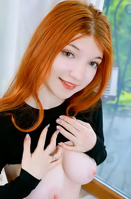 Fiona Her Beautiful Big Breasts Jiggling Alluringly