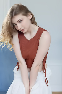 Minnie Lighter Spreads Her Long Legs In A Wide Split