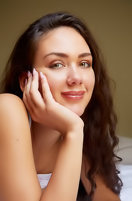 Vixi Rafi Sultry Beauty Will Mesmerize You With Her Gorgeous Green Eyes