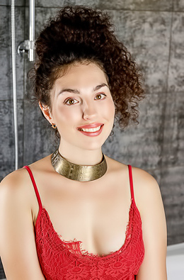 Electra Noir Naked And Stepping Into The Shower