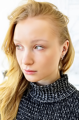 Dana Red Her Sweet Smile Growing Seductive As She Goes Face Down Booty Up