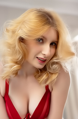Minnie Lighter Teases On The Couch With Seductive Lingerie And Alluring Curves