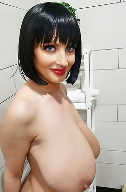 Hot Busty Lisa Bukawski