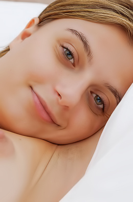 Zoelies Teasing Play: Legs Spread Wide on the Bed