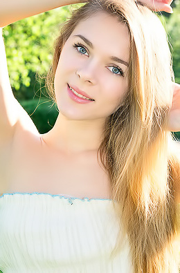 Teen Karissa In The Nature Nude