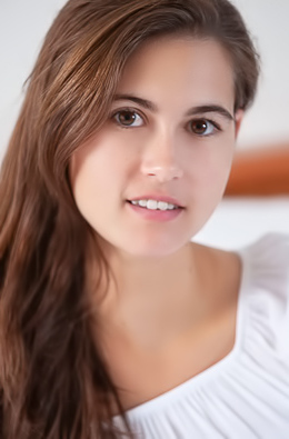 Nina Sphinx In Green Apples