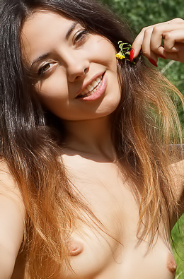 Erotic Brunette Naomi G