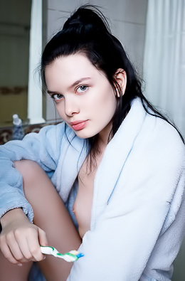 Ariana Mun Sexy Beauty Girl Spreads Her Legs