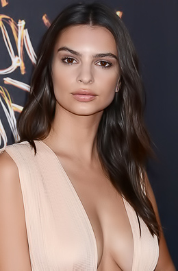 Gorgeous Emily Ratajkowski