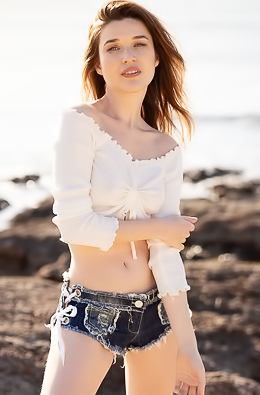 Serena Wood Beautiful Breasts And Perfect Booty Exposed