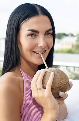 Simon And Her Gorgeous Big Breasts Bouncing Free