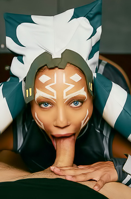 Honry Alexis Tae Cosplaying