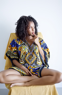 Sukki T Ebony Chick Spreads Her Legs