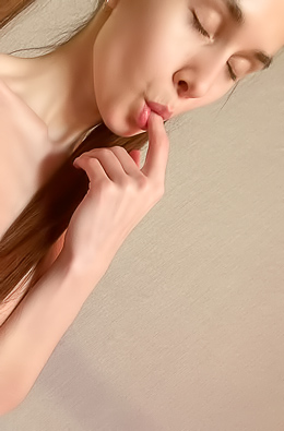 Leona Mias Fingers Tremble As She Reveals Themself Wildly