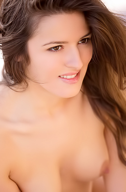 Coco Rose Reveals Her Uncovered Body Slowly and Sensually