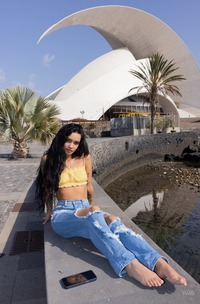 Dulce Enjoying The Sun And Spreads Her Pink Pussy