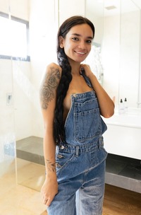 Dulce Uses Dildo And Masturbated