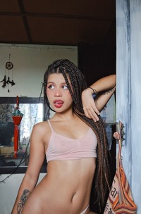 Lilith Baph Gives A Small Masturbation Session