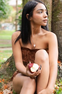 Why Effy poses solo in fringe top amidst greenery with sensual forest vibes